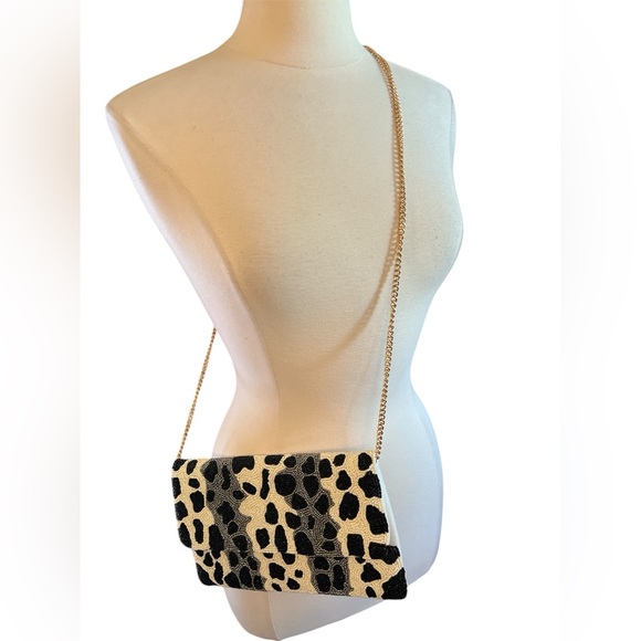 Francesca's Beaded Black & Cream Animal print cross/Shoulder Bag w/gold chain - Picture 5 of 17
